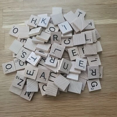 Scrabble conjunto completo de 100 peças de madeira substituição azulejos na bolsa versão 1991 - Imagem 1 de 3