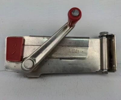 Abridor de latas vintage basculante montaje en pared rojo plata  Foto 1 de 4