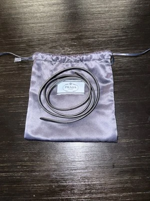 Оригинальный черный кожаный ремешок через плечо PRADA   - Изображение 1 из 4