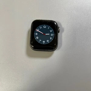 Apple Apple Watch Series 5 - 40mm Space Gray Aluminum - GPS (Read Description) - Photo 1 sur 5