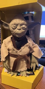 Hasbro Star Wars Interactive Yoda & Light Saber - Picture 1 of 5