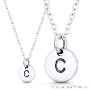 Dije/colgante pequeño disco redondo 0,925 letra inicial ""C"" 11 mm x 8 mm - Imagen 1 de 3