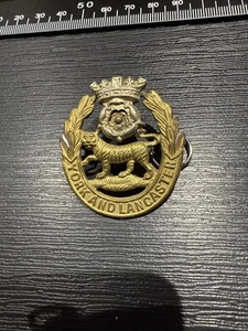 MÜTZENABZEICHEN DER BRITISCHEN ARMEE. THE YORK AND LANCASTER REGIMENT.  GE - Bild 1 von 2