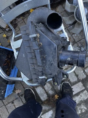 Nissan Elgrand E51 2002 - 2010 3.5 Petrol Air Filter Box Housing  - Image 1 of 2