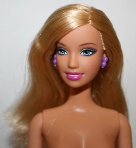 Mattel Barbie Doll Blonde Hair Blue Eyes Earrings Bendable Legs - Imagen 1 de 18