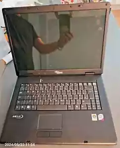 Fujitsu Siemens Li2735 Intel Centrino Laptop - Picture 1 of 8
