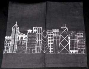 Toalla de mano KUKETA de lino negro Chicago Skyline (NUEVA) - Imagen 1 de 3