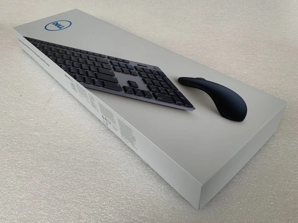 German Dell Premier Wireless Qwertz Keyboard and Mouse set - KM717 - - Image 1 of 4