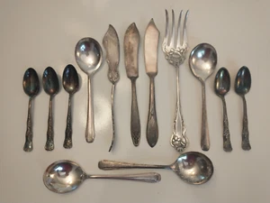 Vintage Silver Plate Group 13 Pieces: Serving Fork, 4 Hotel Spoons & Others - Picture 1 of 13