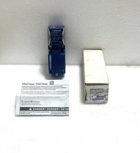 Telemecanique XS8C4A4MPN12 PBT Inductive Proximity Sensor - Picture 1 of 8