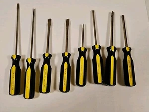 8 Vintage Stanley 5 flache Schlitz, 3 Kreuzschlitzschraubendreher gelb schwarzer Griff USA - Bild 1 von 4