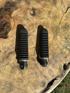 Suzuki Gsxf Rear Footrests Pegs - Picture 1 of 6