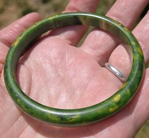 Vintage Bakelite Green Spinach Marbled Spacer Bangle Bracelet Tested - Picture 1 of 6