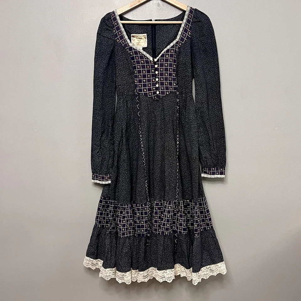 VTG 70s Gunne Sax Prairie Dress Dark Floral Print W/ Lace & Square Bodice XS - Image 1 of 4