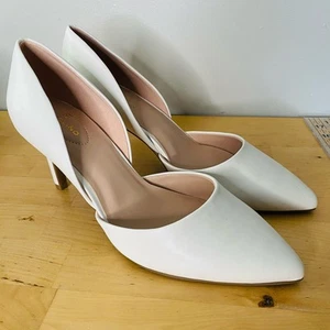 Bandolino "Grenow3" ivory white almond toe piump (Size: 7.5) - Picture 1 of 6