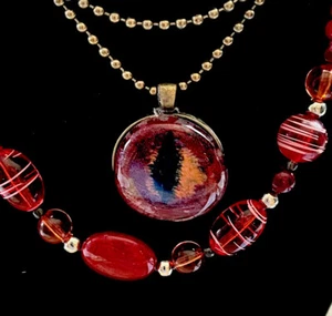 DRACHENAUGE Blutorange Anhänger Charm. Handarbeit - passende Perlenkette - Bild 1 von 2