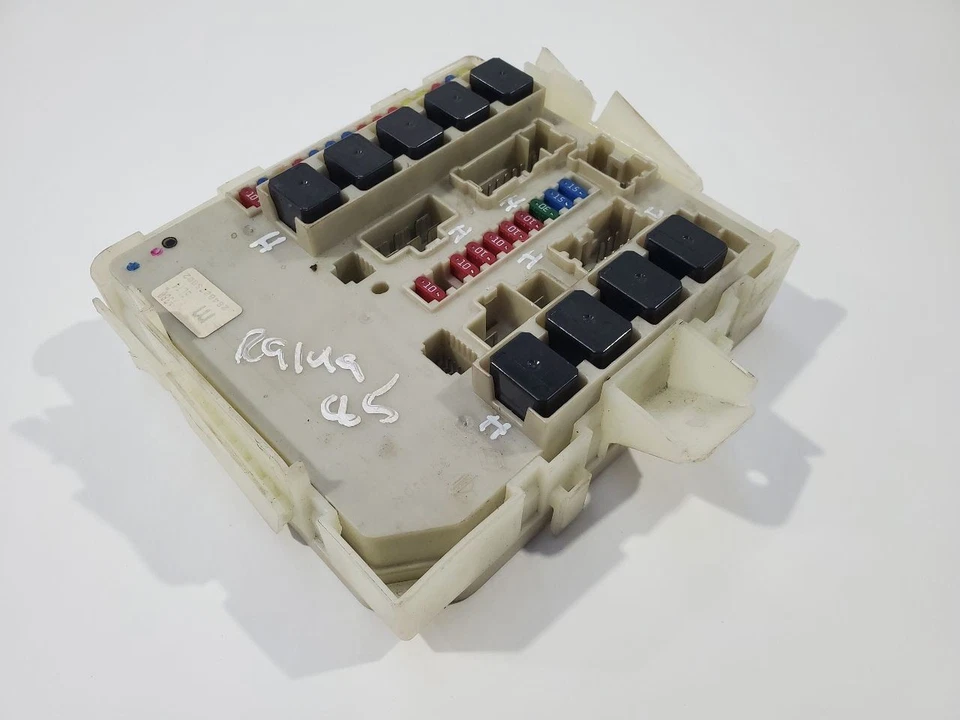 2004 2005 2006 Nissan Titan OEM Fuse Box 5.6L 284b67s002 - Image 1 of 4