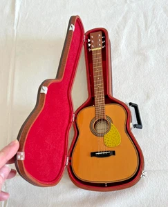 American Girl Truly Me CHITARRA con CUSTODIA STRAP & PICK fr 18" bambola strumento musicale - Foto 1 di 13