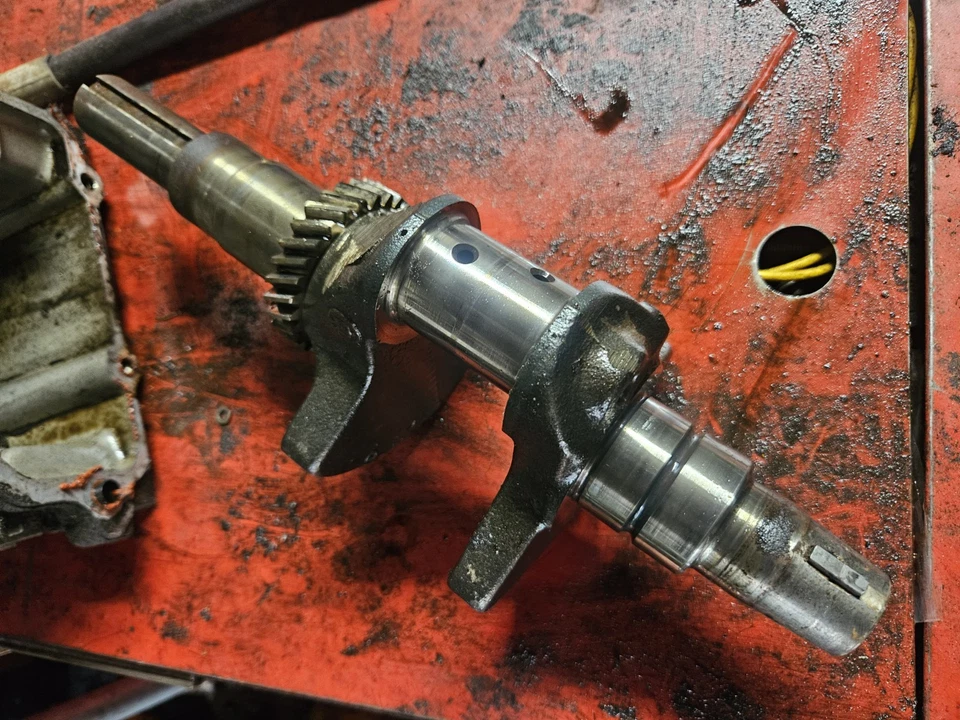 Cub Cadet Ch18 Kohler Crankshaft 1863 1864 - Image 1 of 4