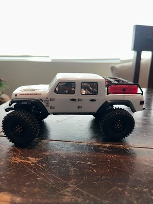 Oruga axial scx24 RC. Con mejoras metálicas, con motor y trans nuevos en paquete. Foto 1 de 4