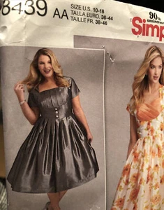VESTIDO SIMPLICITY 8439 Tallas 10-18 Corpiño Variaciones Falda Completa Coqueto Sexy Divertido - Imagen 1 de 8