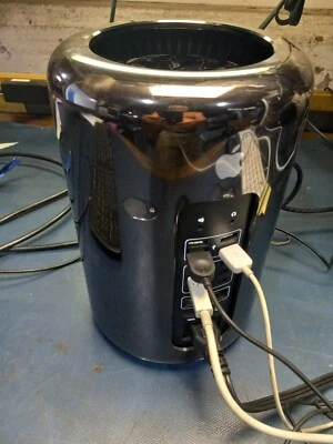 Apple Mac Pro 6.1  Late 2013" A1481 6 Core D500 16GB RAM 512GB SSD 3GB VRAM - Image 1 of 4