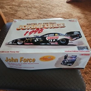 John Force 1:24 ""Special Edition"" Fahrer des Jahres Druckguss lustiges Auto - Bild 1 von 2