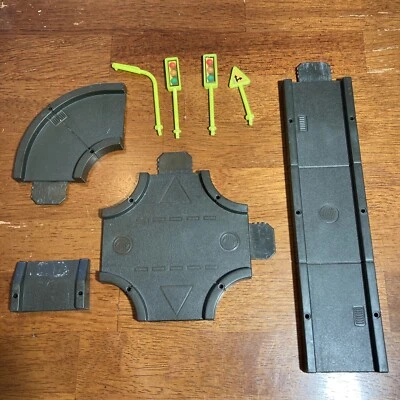 Lot 4 Matchbox Motorcity Track Parts Road Cross Road Curve Straight Signs More - Image 1 of 4