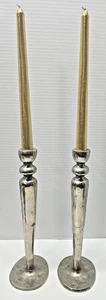 Par de candelabros cónicos de metal plateado martillado India con velas de oro 11,5" - Imagen 1 de 11
