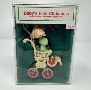 Passeggino carrozza primo Natale Hallmark Baby 1985 vintage ricordo ornamento IOB - Foto 1 di 12