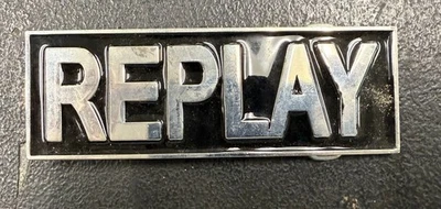 🧲 Hebilla de cinturón REPLAY - Letras cromadas elevadas sobre base negra Foto 1 de 2