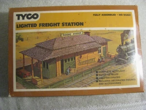 TYCO HO Scale Lighted Freight Station Model Train Building #906 New in box - Picture 1 of 8