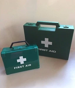 1-5 PERSON HSE FIRST AID KIT IN SMALL GREEN BOX - 27 ITEMS -TRAVEL, LONE WORKER - Picture 1 of 6