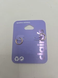 Claire’s Girls A Pair of Small Hoop Earrings Gold Color - Picture 1 of 2