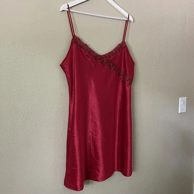 Vestido sin mangas de seda rojo delicado con ribete de encaje XL  Foto 1 de 4