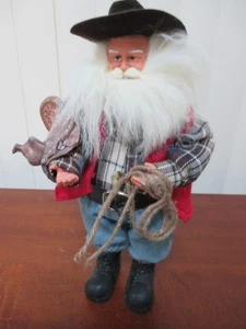 Neu mit Etikett Western Rodeo Weihnachten 12 Zoll Cowboy Santa Seil Sattel Harz Bon Ton Stores - Bild 1 von 3