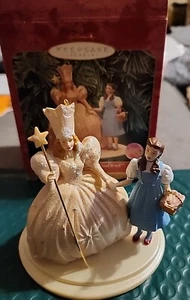 1998 Hallmark Dorothy and Glinda, The Good Witch Wizard of Oz Keepsake Ornament - Bild 1 von 4