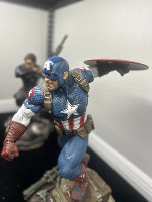 XM Studios Marvel Series 1/4 Scale Ultimate Captain America Ver B Model Statue - Image 1 of 4