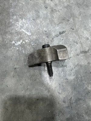 08-10 Ford F250 F350 OE 6.4 Powerstroke Diesel Fuel Injector Hold-Down Retainer - Image 1 of 3