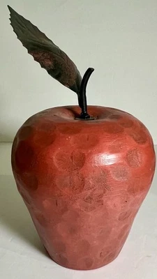 Manzana roja de madera artesanal con vástago y hoja de metal decoración de cocina de granja 10,5" Foto 1 de 4