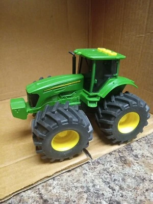 2011 ERTL Green John Deere Plastic Monster  Thread Tractor batteries included - Image 1 of 4