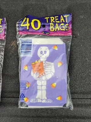 FUNWORLD Fun World 1995 40 Vintage Halloween Trick Treat Paper Bags - Skeleton