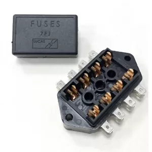 4-fach Sicherungskasten für 32 mm Glassicherungen mit seitlichen Anschlüssen - Typ Lucas 37420 7FJ - Bild 1 von 3