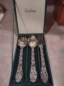 Neiman Marcus 3 Piece Serving Set --- 9 3/4" --- New in Velvet Box --- Grapes - Picture 1 of 5
