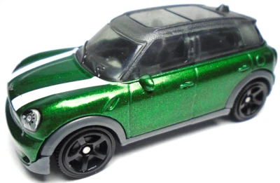 2018 MATCHBOX 2011 MINI COOPER COUNTRYMAN GREEN 1:64 DIECAST 2 1/2" CAR W/ WHITE - Image 1 of 4