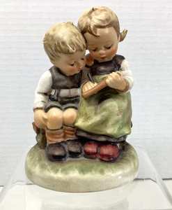 Statuina Goebel Hummel W. Germany #346 "Smart Little Sister" TMK4 dipinta a mano - Foto 1 di 8
