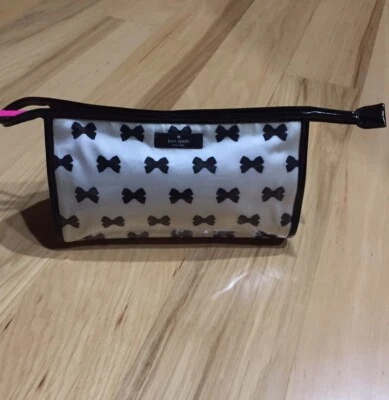 Kate Spade Medium Heddy Tuxedo Court Cosmetic Bag Cream BowTie - Imagem 1 de 4