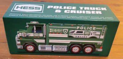 Camión y crucero de policía Hess 2023 Foto 1 de 4