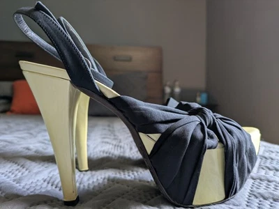 Tacones GIAMBATTISTA VALLI Stilleto, EU 38.5, Hecho en Italia Foto 1 de 4