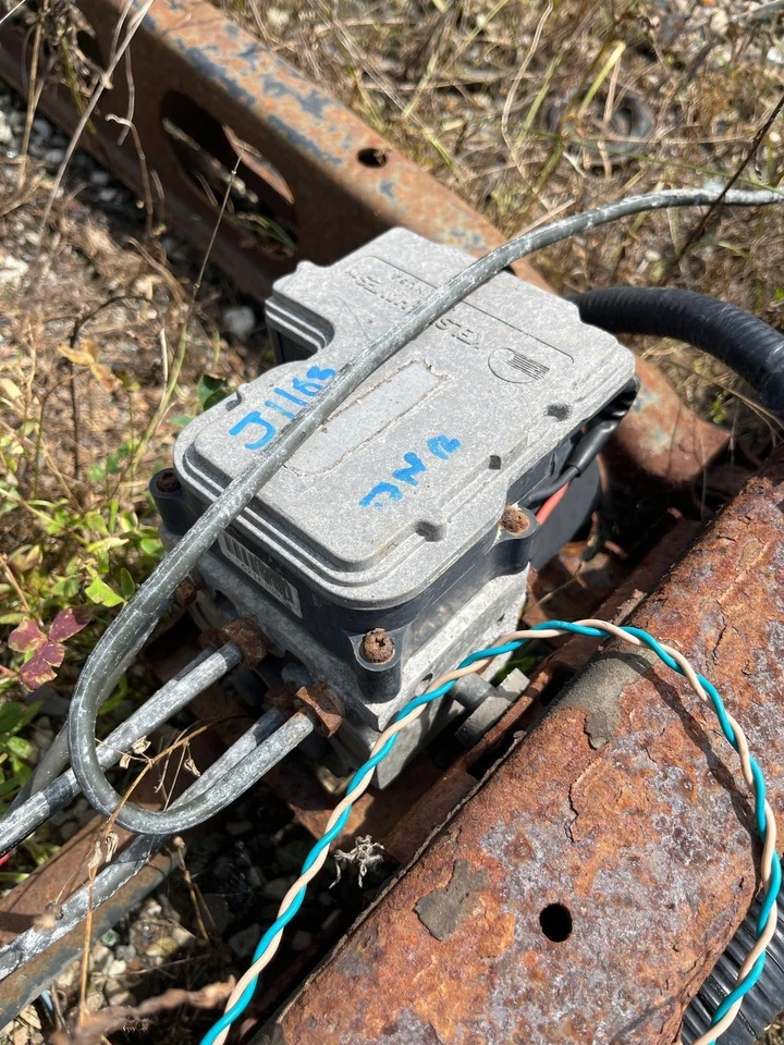 Conjunto de módulo de freno antibloqueo CHEVY SILVERADO 1500 99 00 01 02 Foto 1 de 1